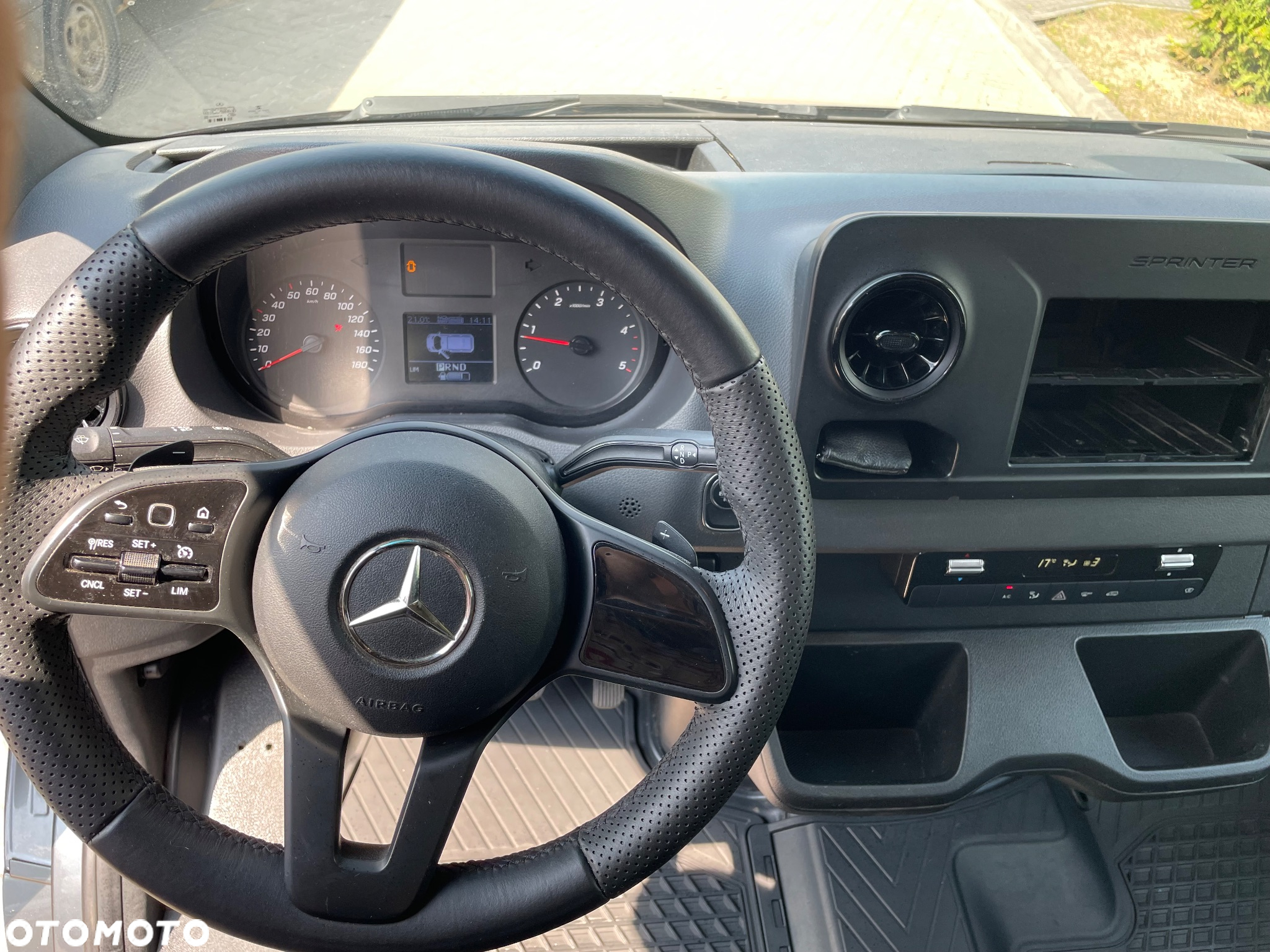 Mercedes-Benz Sprinter - 11