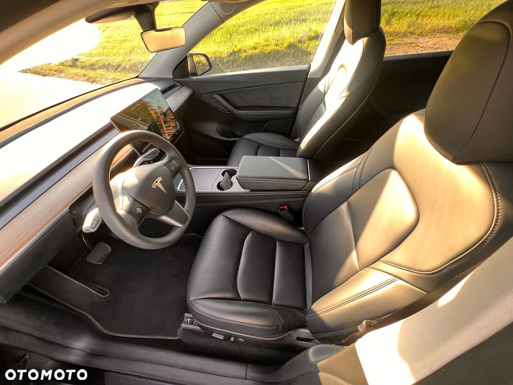 Tesla Model Y Long Range Dual Motor AWD - 14
