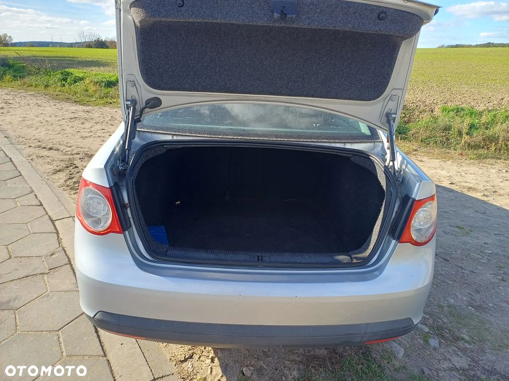 Volkswagen Jetta 1.6 Trendline - 6