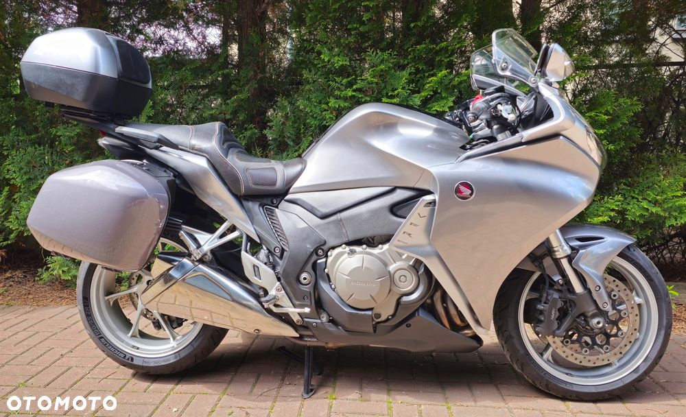 Honda VFR - 2