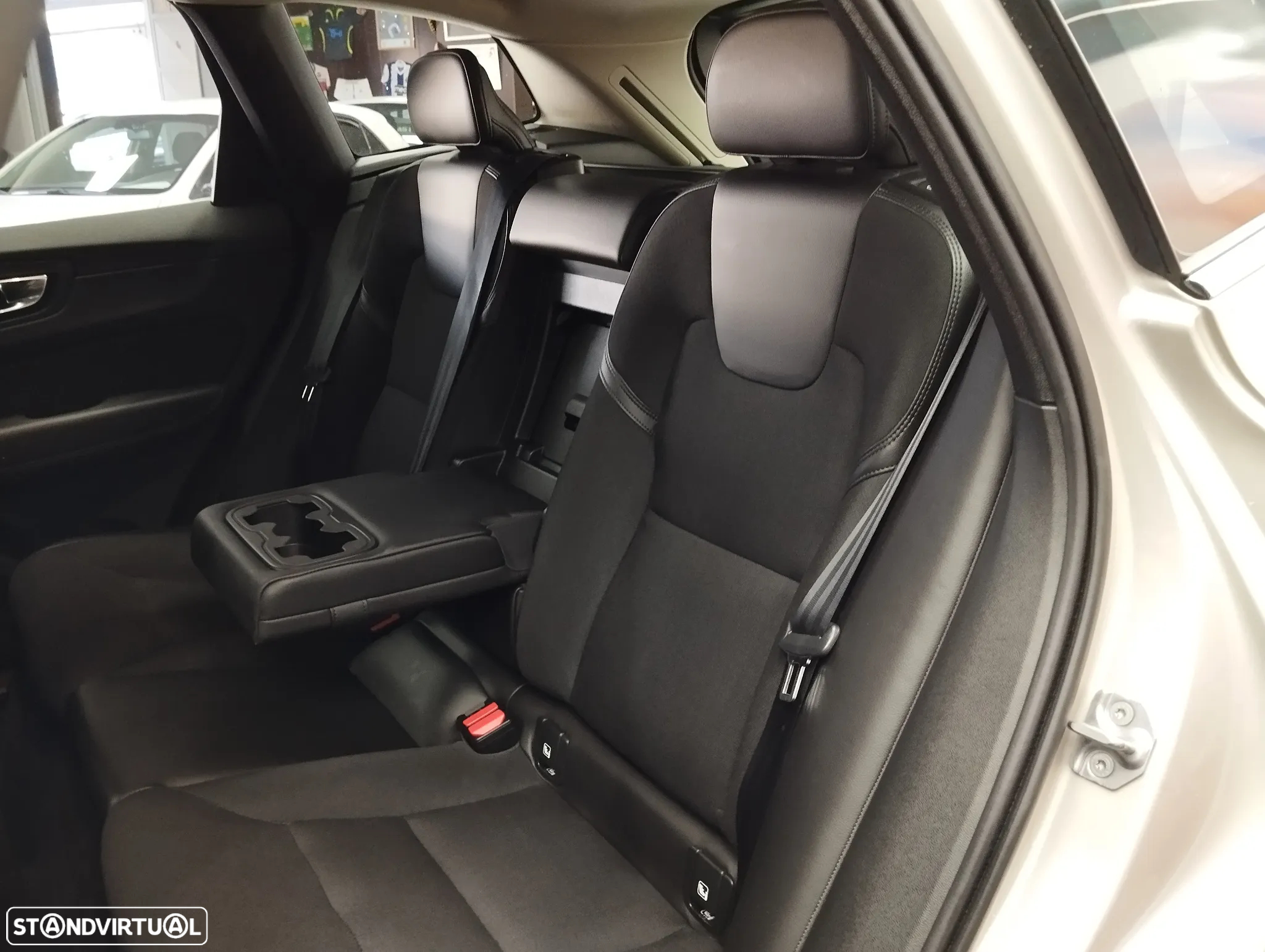 Volvo XC 60 2.0 D3 Momentum - 17