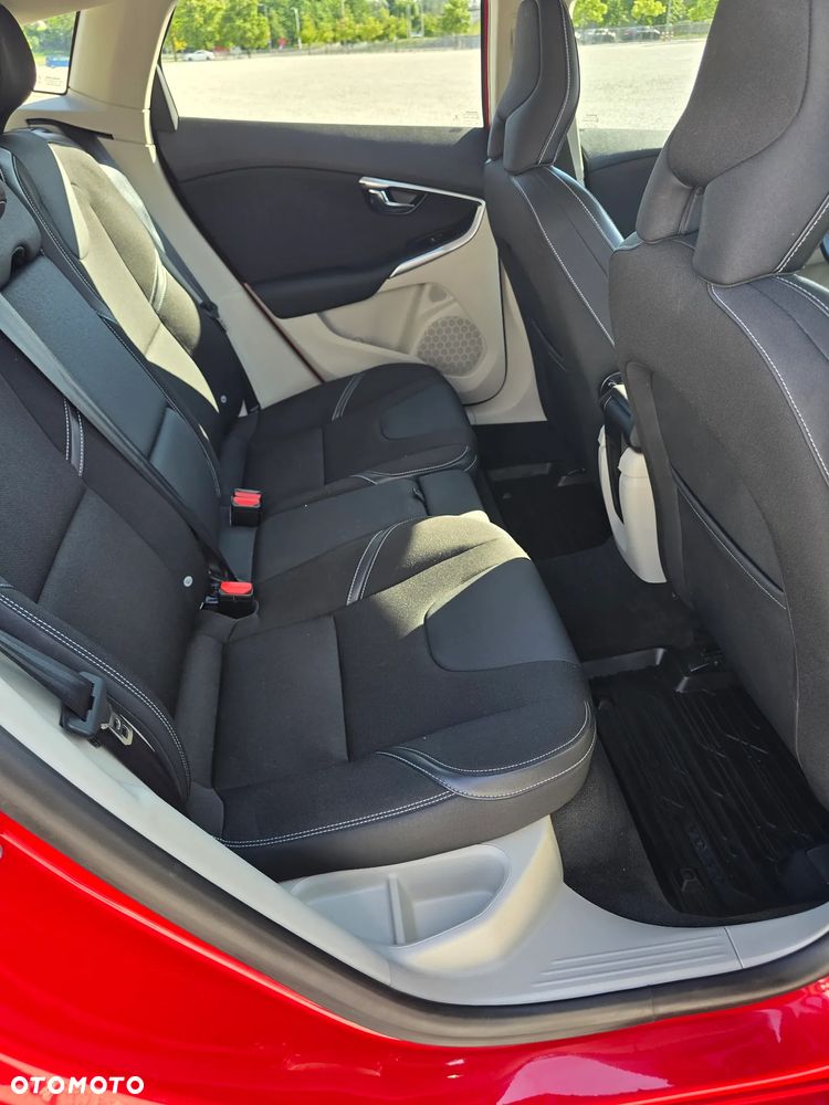 Volvo V40 T2 Drive-E Momentum - 13