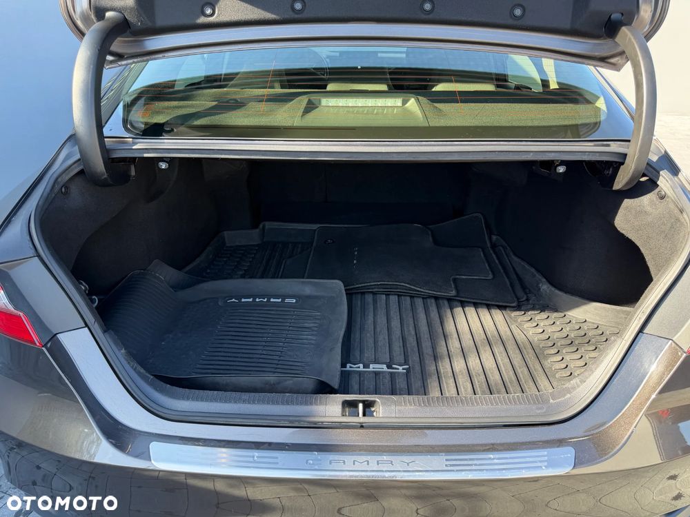 Toyota Camry 2.5 Hybrid Comfort CVT - 26