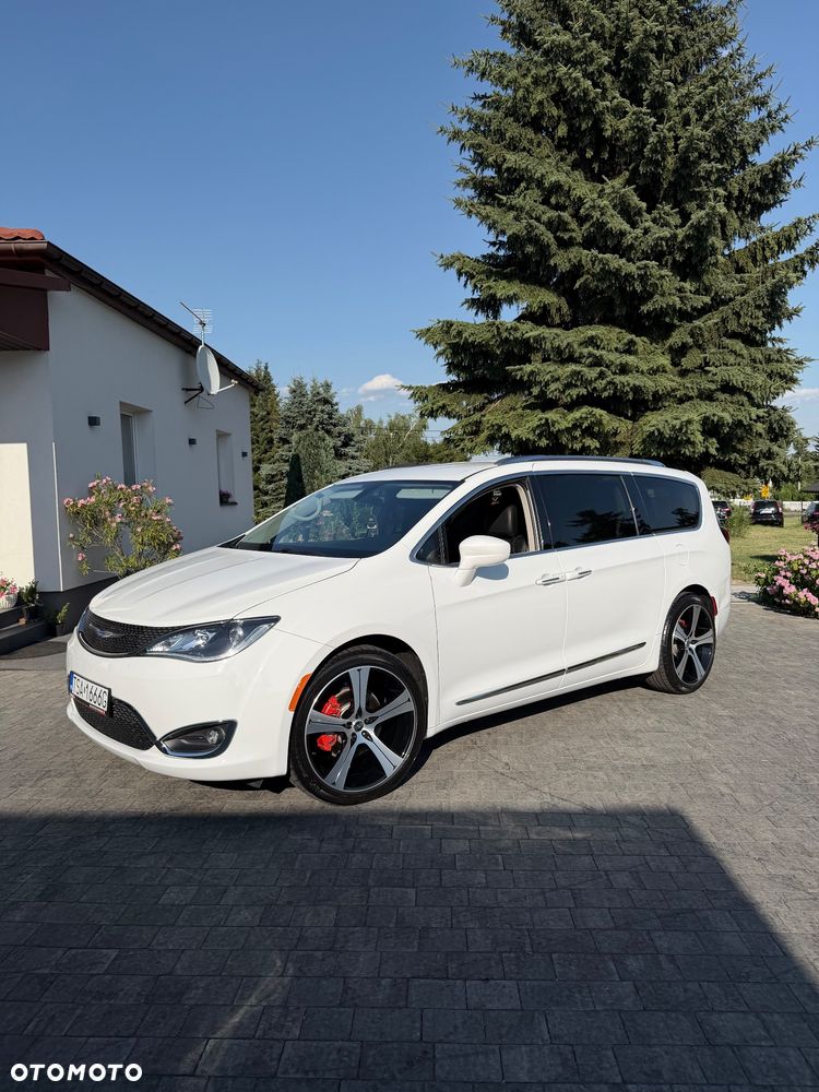 Chrysler Pacifica - 1