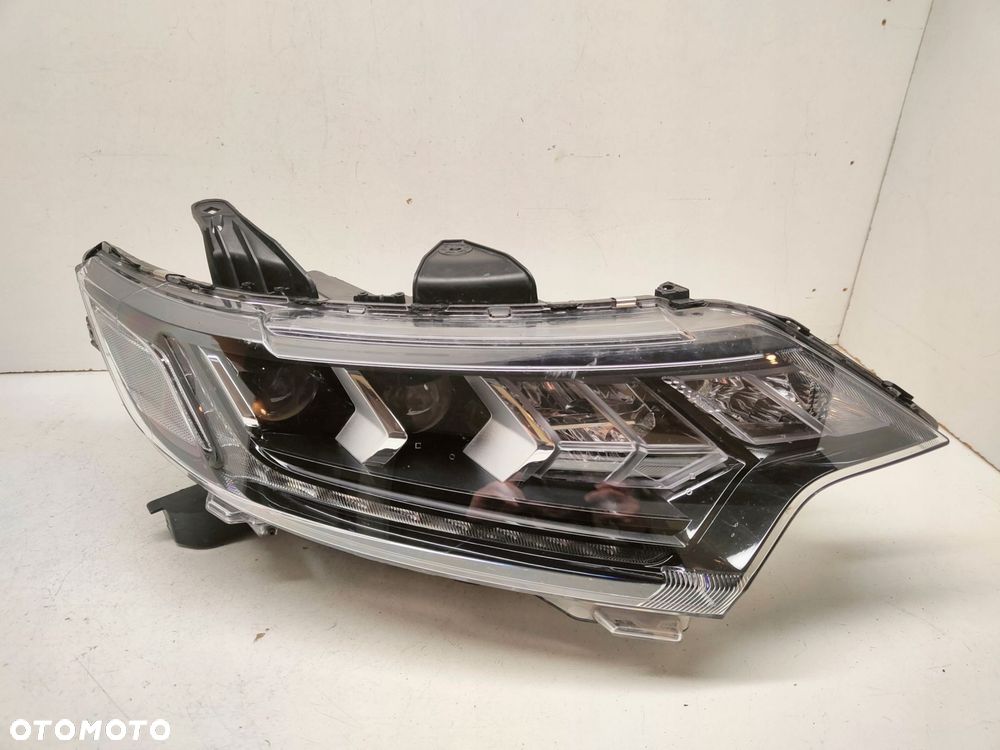 lampa prawa przód mitsubishi outlander 3 lift - 1