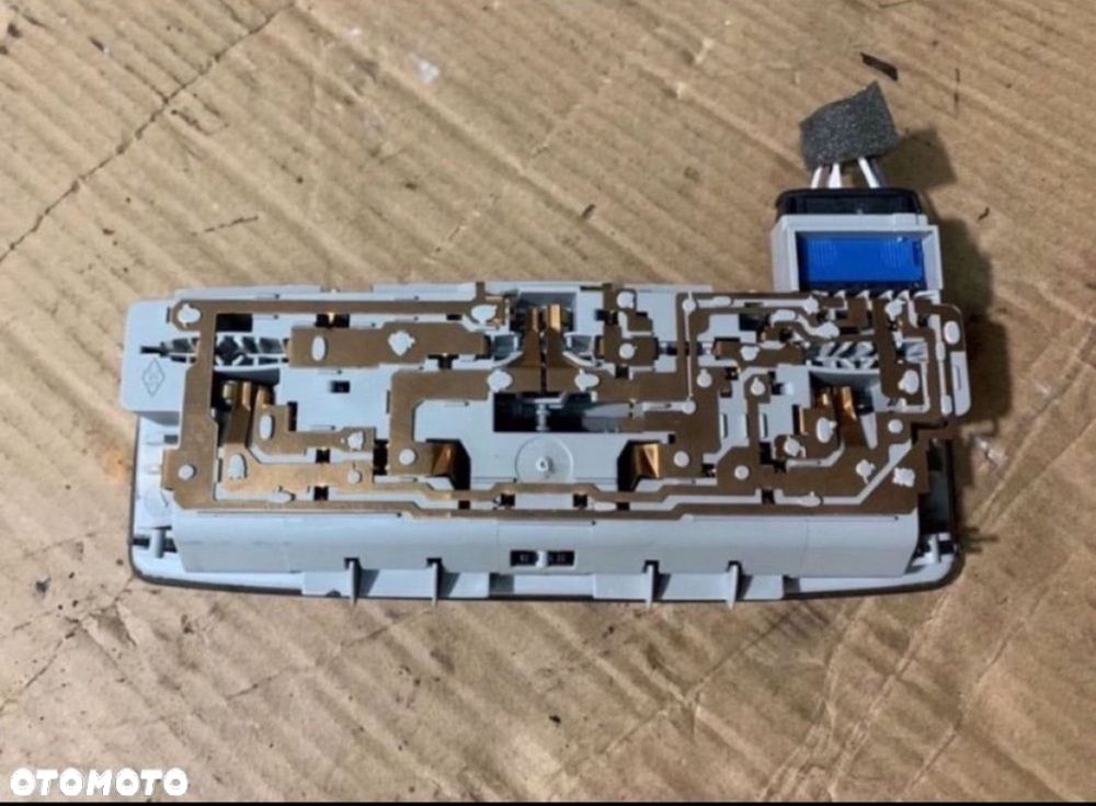 8200033829 Lampka podsufitki Renault laguna 2 II lift - 2