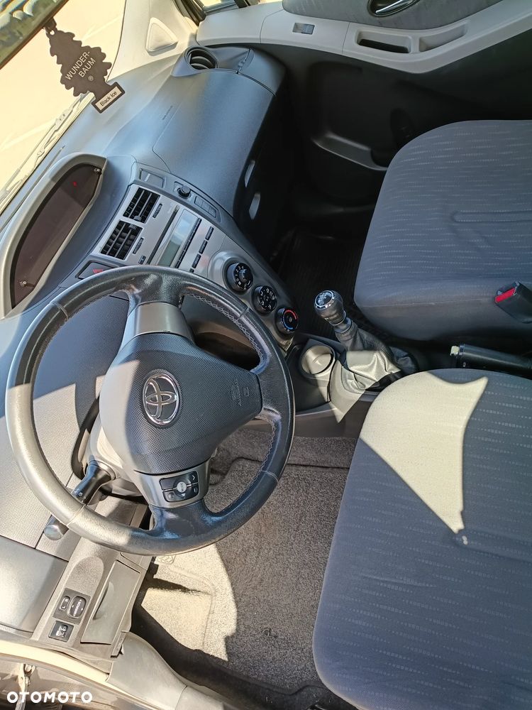 Toyota Yaris 2009 photo 2