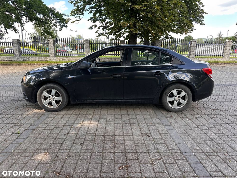 Chevrolet Cruze 1.8 LS+ - 26