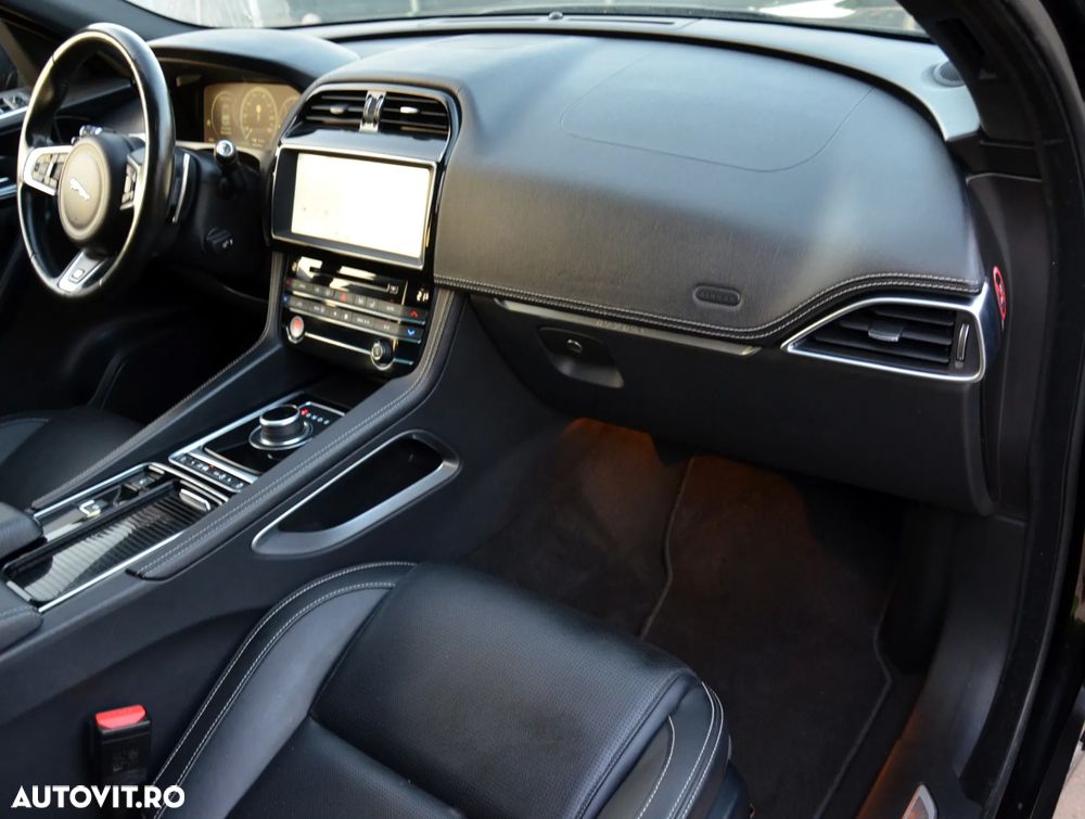 Jaguar F-Pace 25d AWD Aut. R-Sport - 13