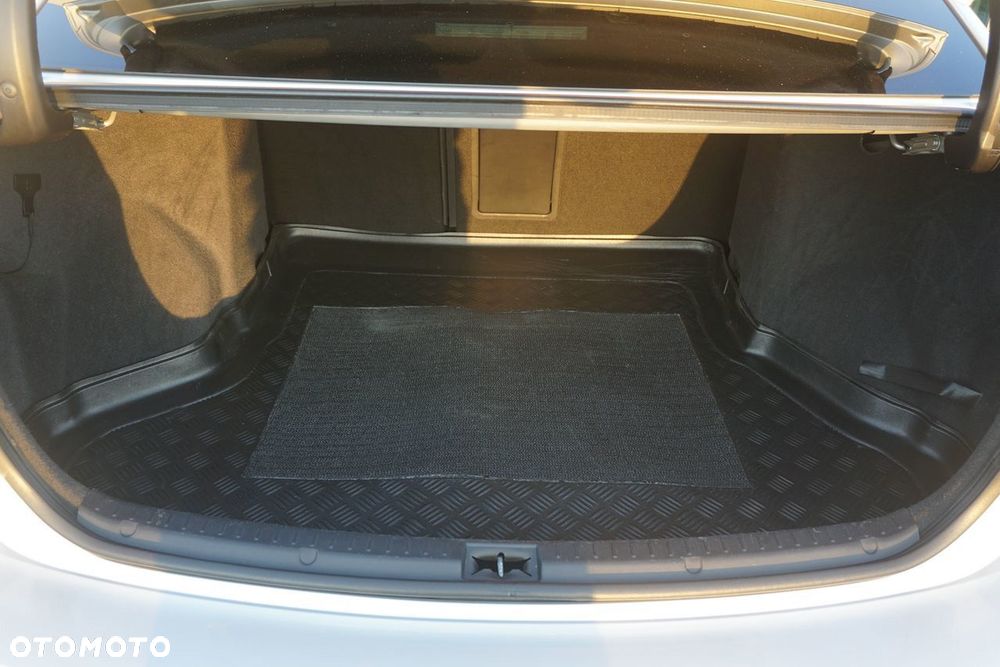 Toyota Avensis 2.0 D-4D Premium - 35