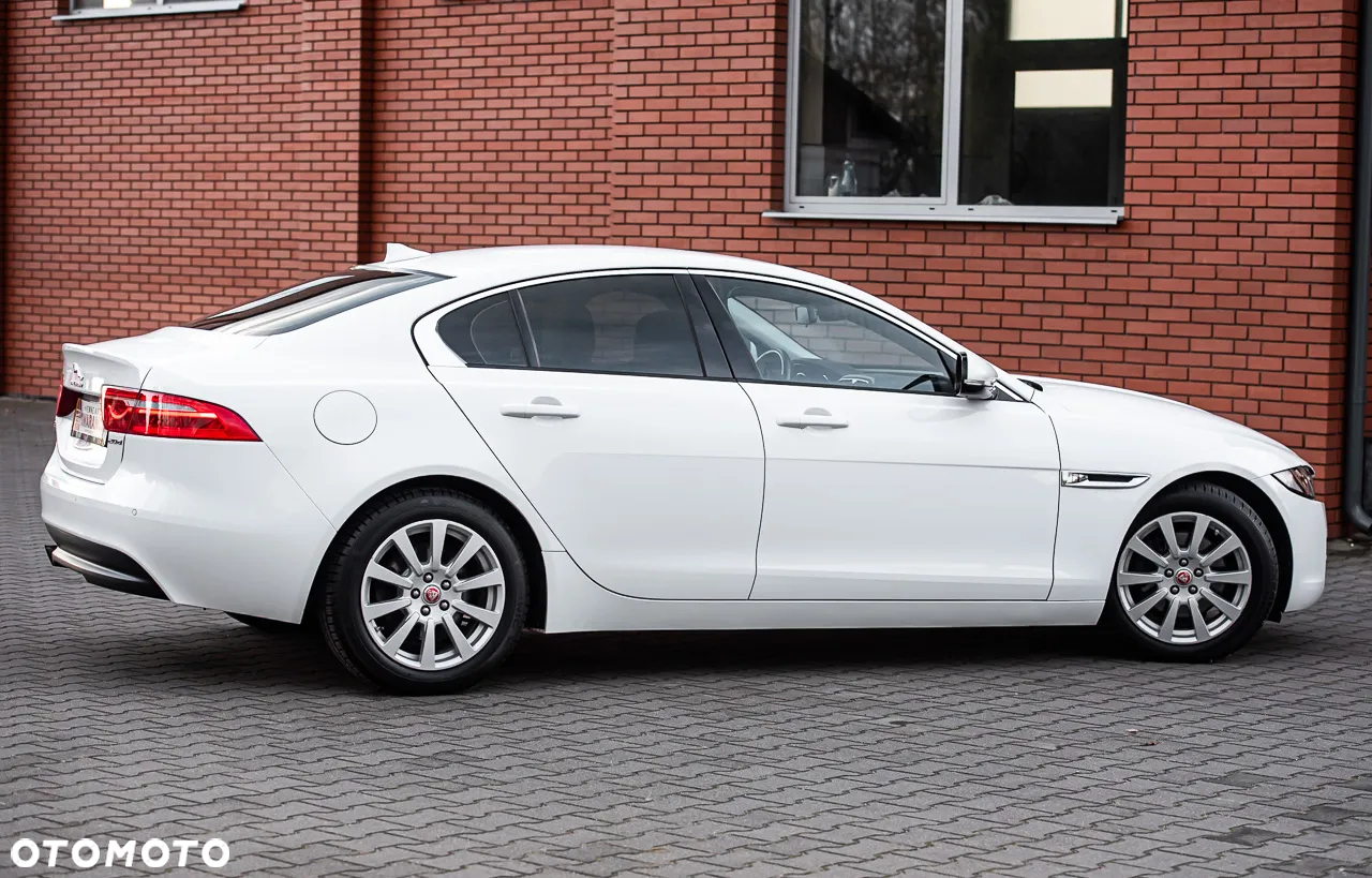 Jaguar XE 2.0 D AWD R-Sport - 13