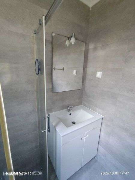T1 Renovado com Pátio Interior de 10 m² - Picheleira | 1.000 €/mês - Grande imagem: 4/12