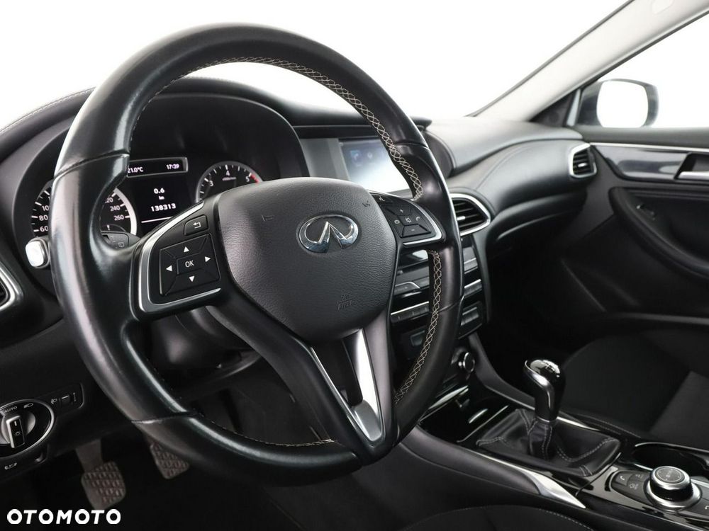 Infiniti Q30 - 15