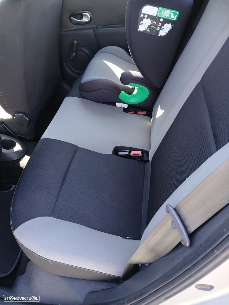 Renault Clio 1.2 16V Confort 130g - 13