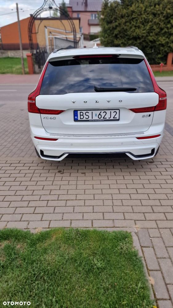 Volvo XC 60 B5 B AWD Plus Dark - 4