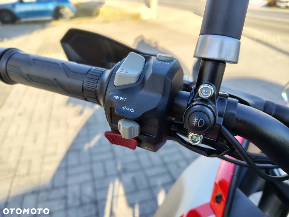 QJMOTOR SRT 600SX - 10