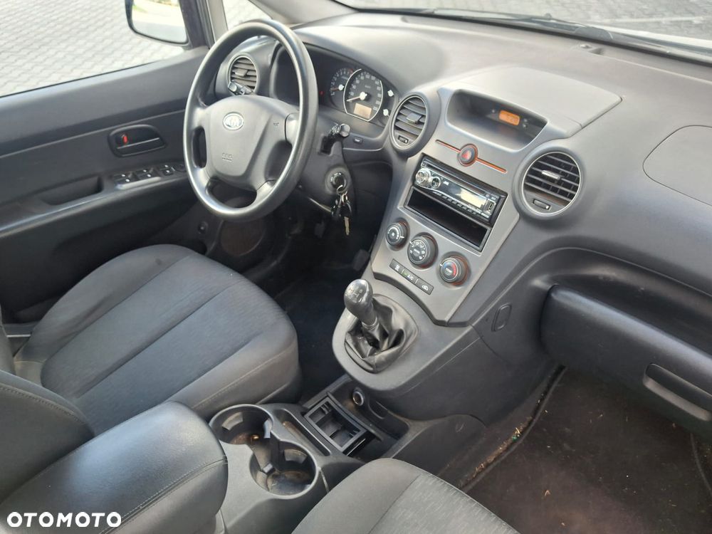 Kia Carens 2.0 EX - 27