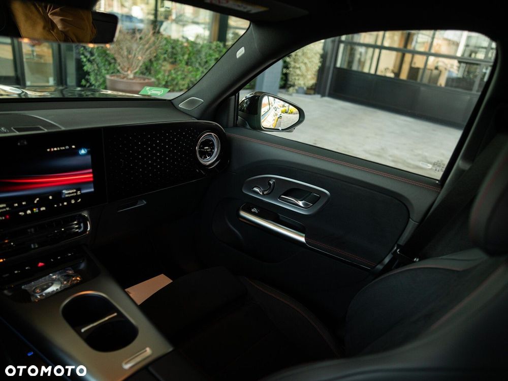 Mercedes-Benz GLB - 15