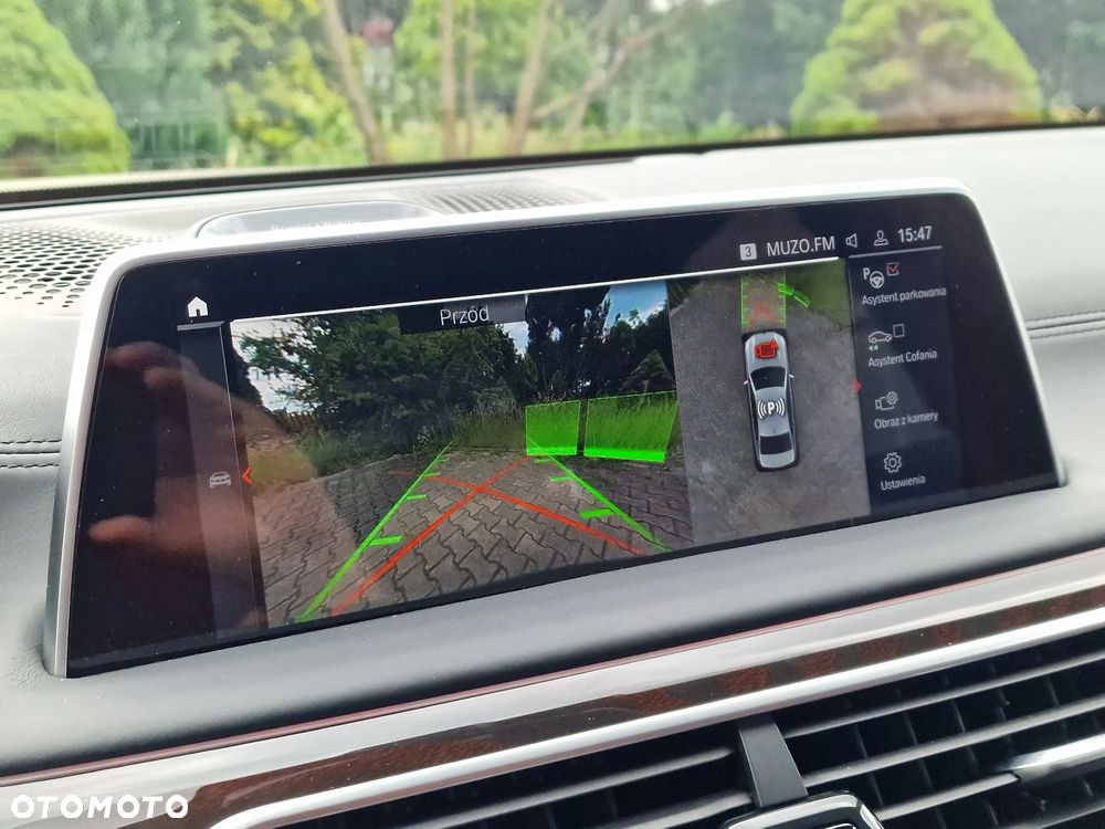 BMW Seria 7 750Li xDrive - 26