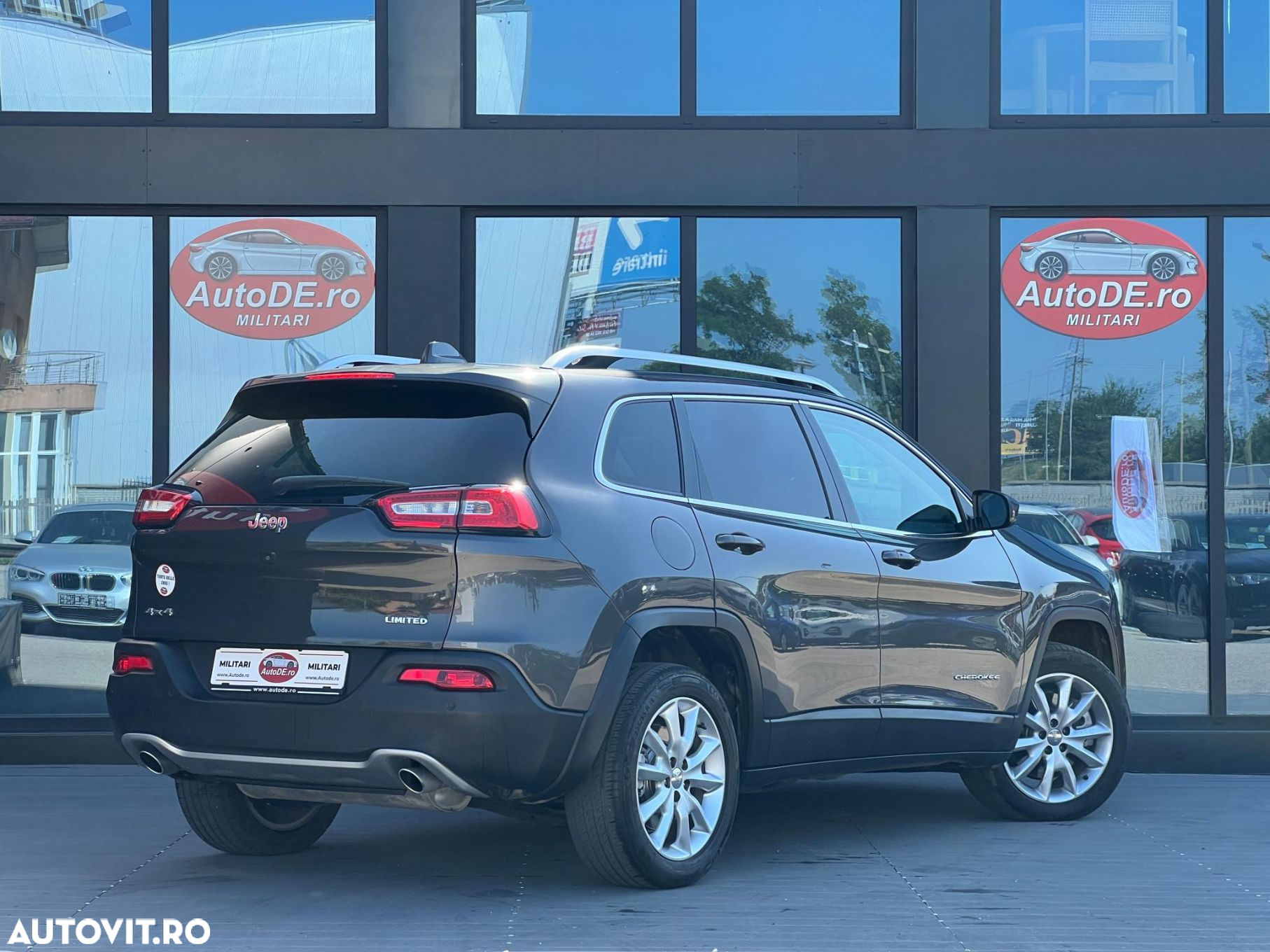 Jeep Cherokee - 3