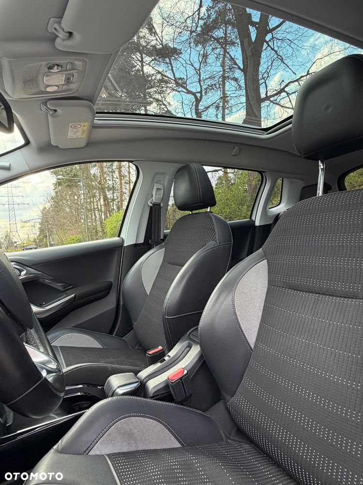 Peugeot 2008 1.2 Pure Tech Allure S&S EAT6 - 22