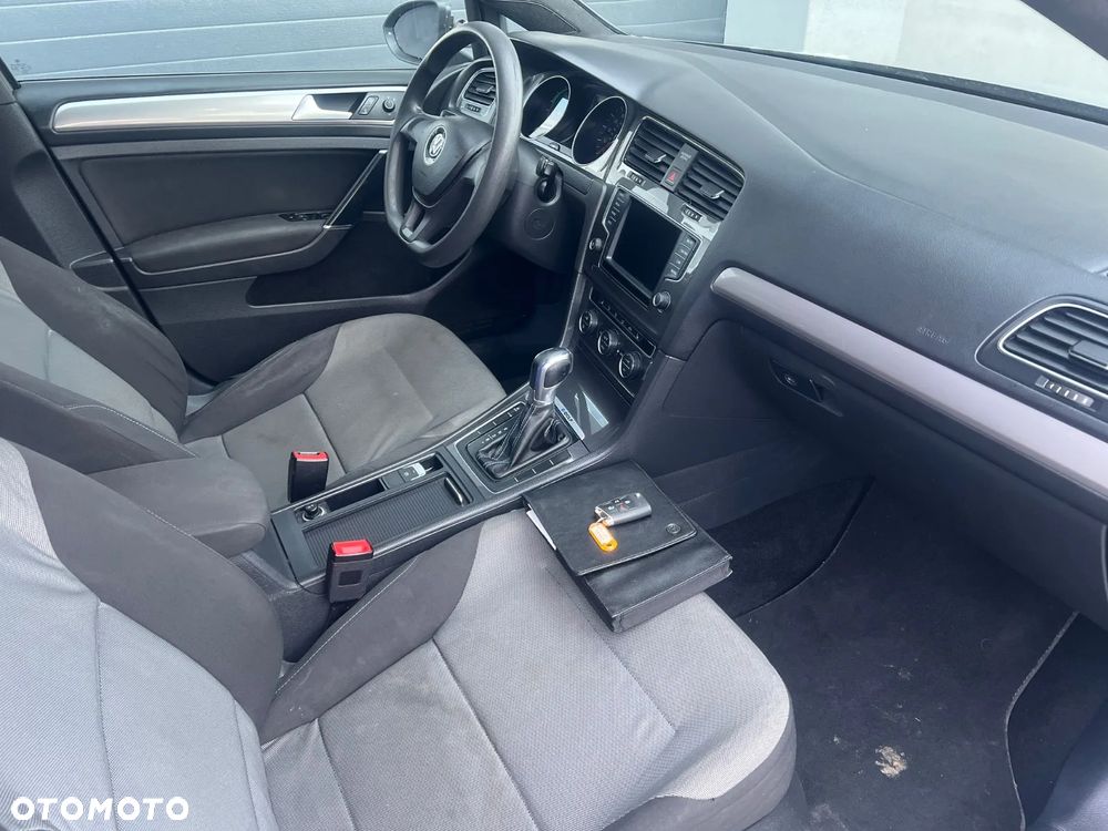 Volkswagen Golf Standard - 13