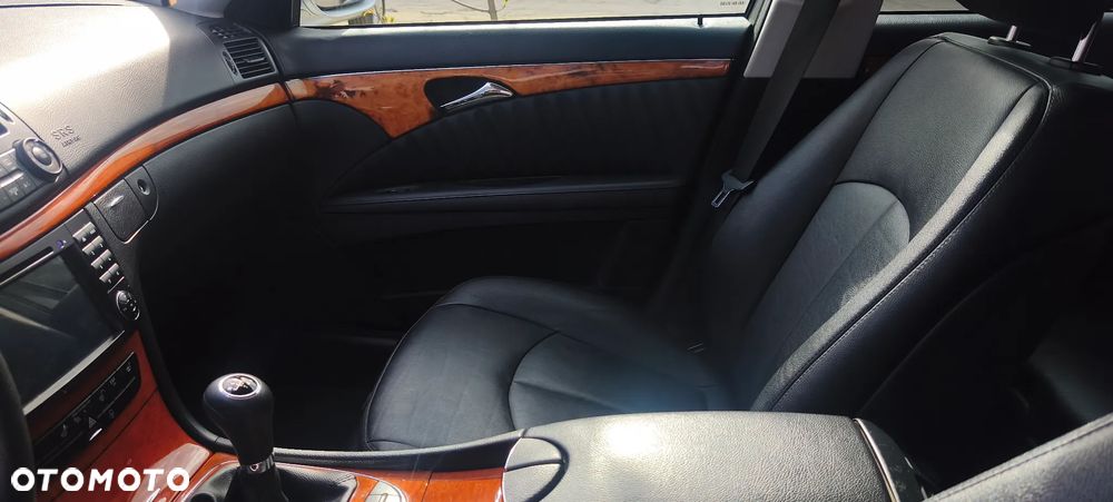 Mercedes-Benz Klasa E 200 Kompressor Classic - 18