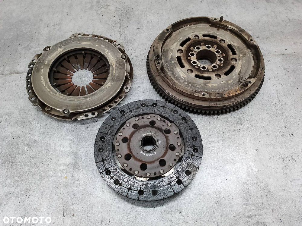 KOŁO DWUMASOWE KOMPLETNE TOYOTA AVENSIS II T25 323063410 2.0 D-4D - 1