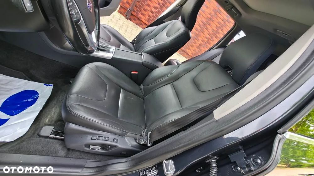 Volvo XC 60 D4 Geartronic Summum - 24