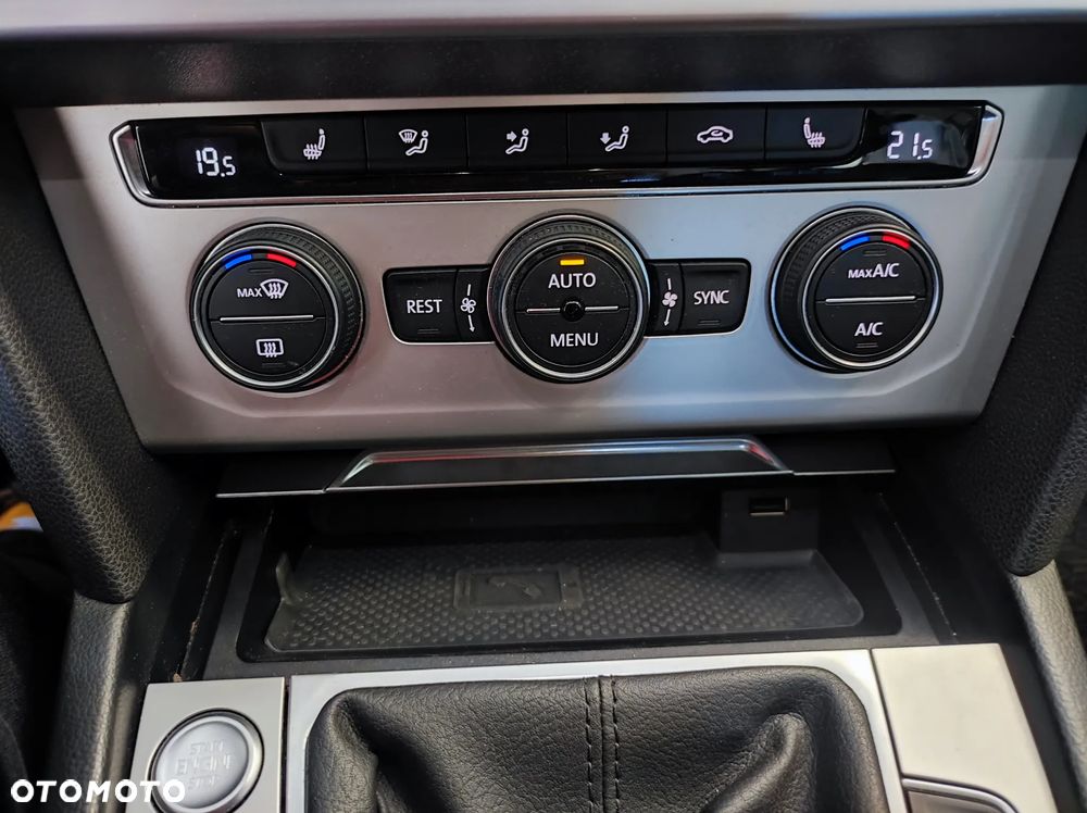Volkswagen Passat 2.0 TDI SCR Comfortline - 11