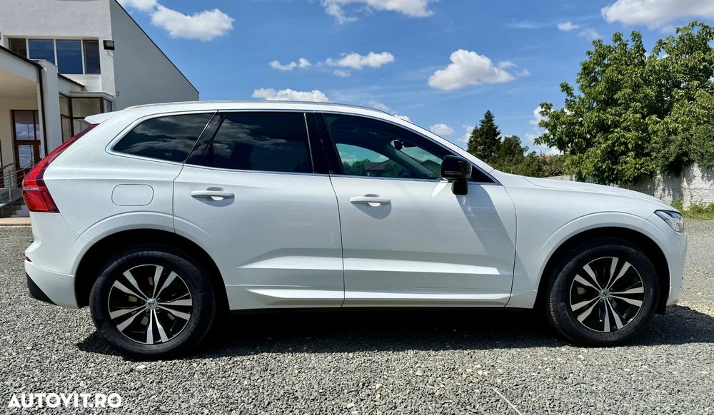 Volvo XC 60 B4 MHEV AWD Momentum Pro - 3
