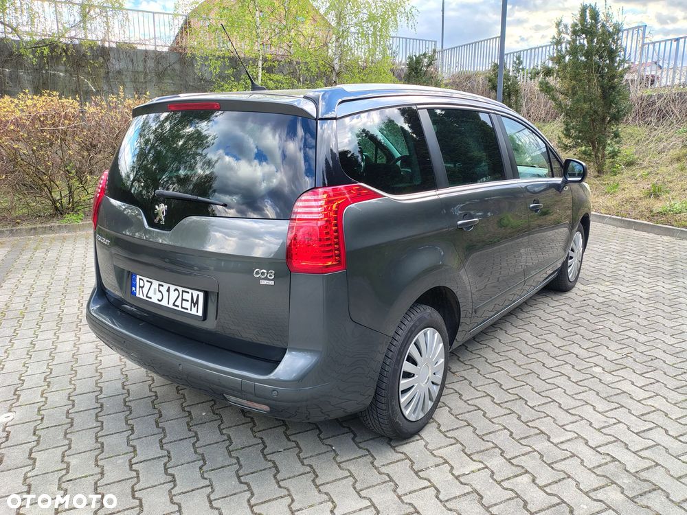 Peugeot 5008 - 8