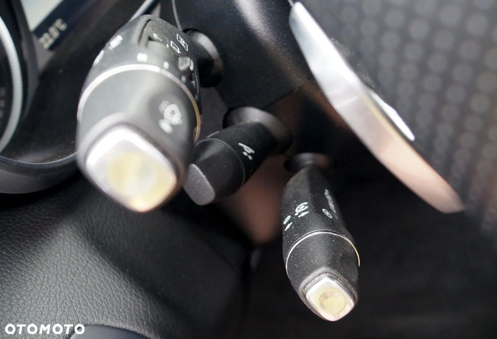 Mercedes-Benz Klasa C 250 d 4Matic 9G-TRONIC AMG Line - 28