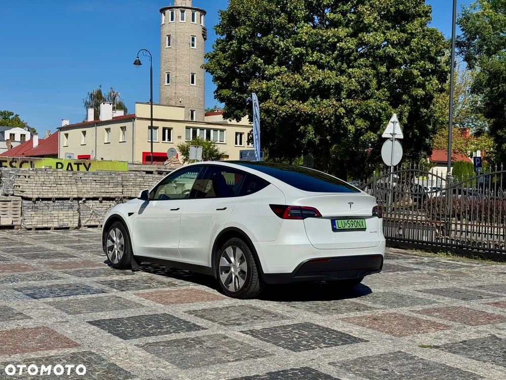 Tesla Model Y - 10