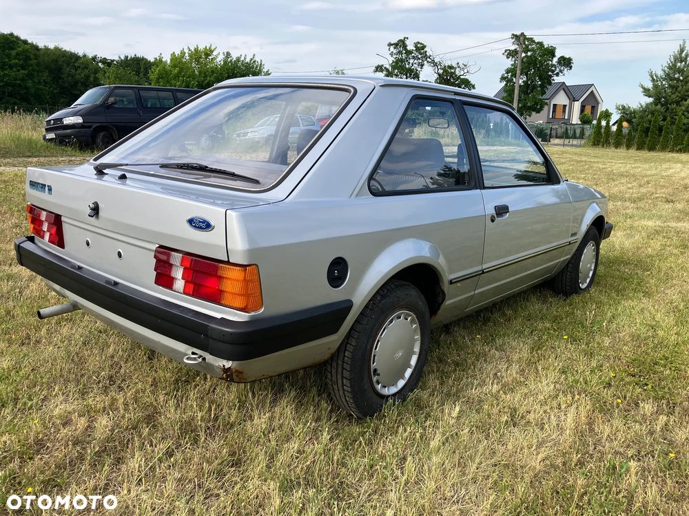 Ford Escort 1.1 L - 5