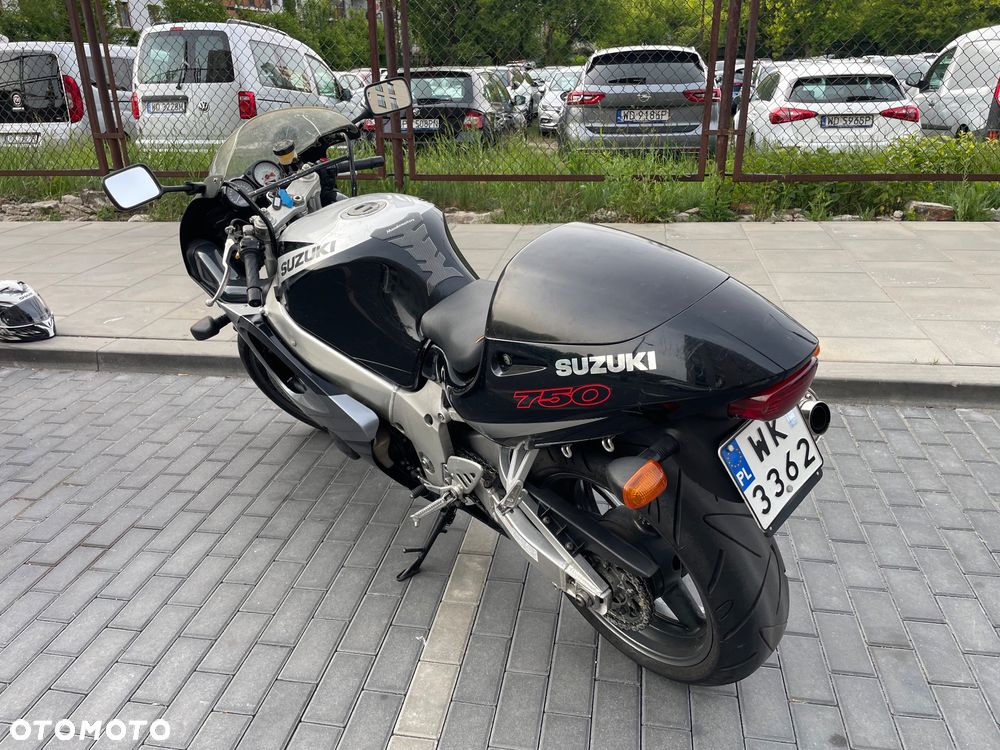 Suzuki GSX-R - 6