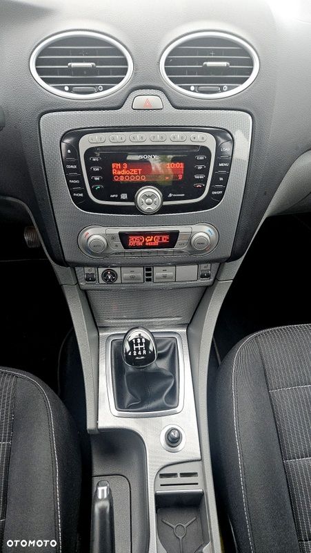 Ford Focus 2.0 16V Titanium - 20