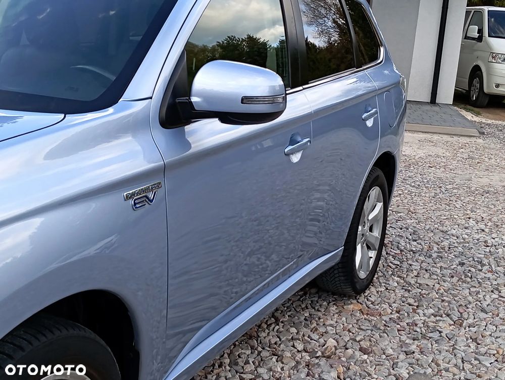 Mitsubishi Outlander 2.0 4WD Plus - 3