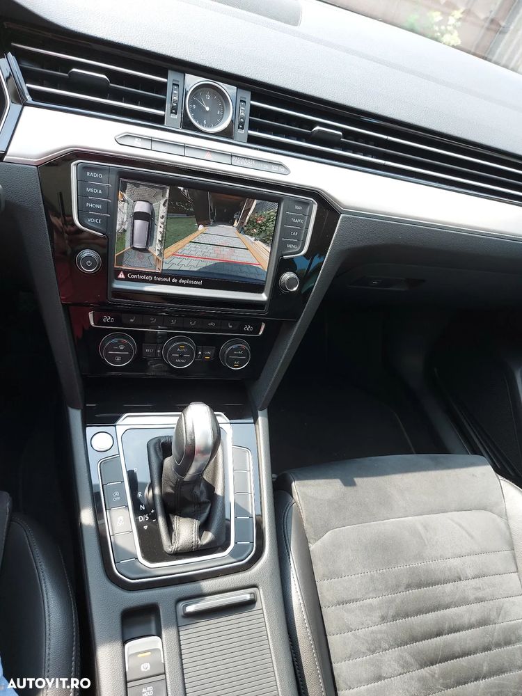 Volkswagen Passat Variant 2.0 TDI SCR DSG (BlueM. Tech) Comfortline - 12
