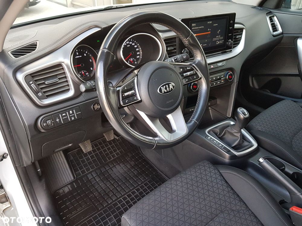 Kia Ceed 1.6 CRDi mHEV M - 16