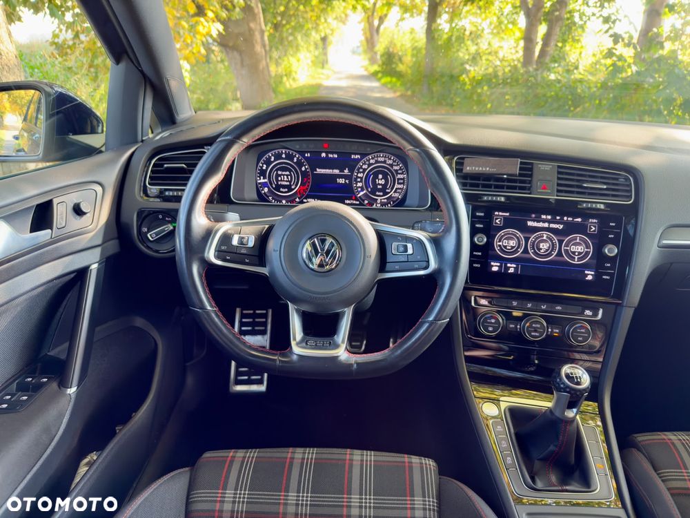Volkswagen Golf - 18