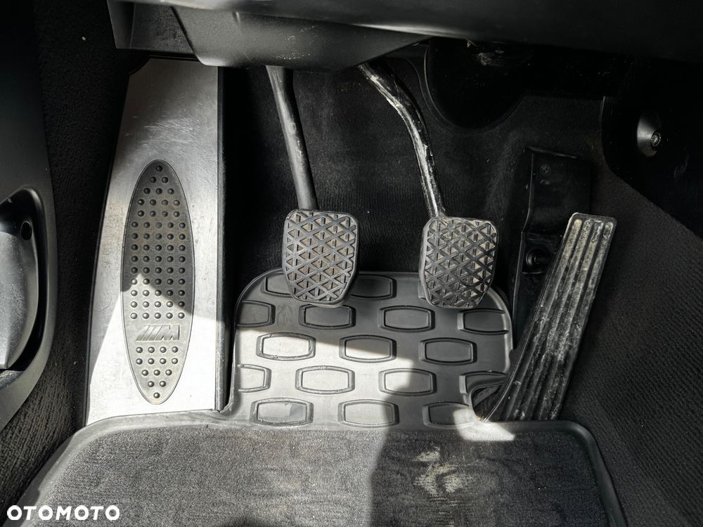 BMW Seria 5 523i Touring - 28