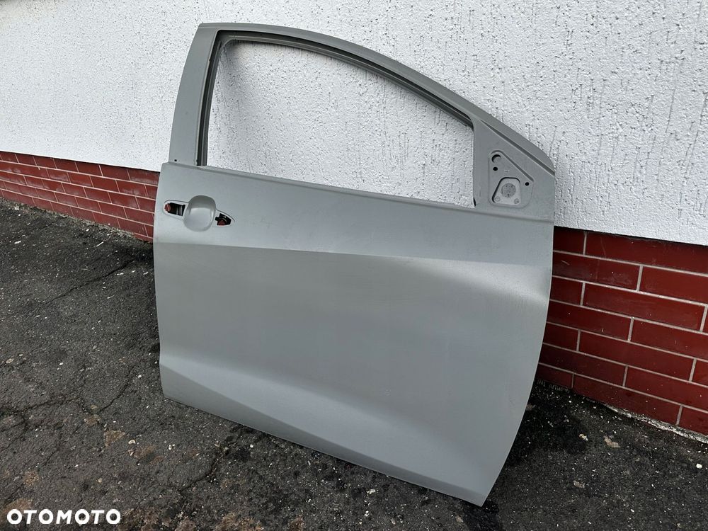drzwi przód prawe toyota yaris iv 20- - 2