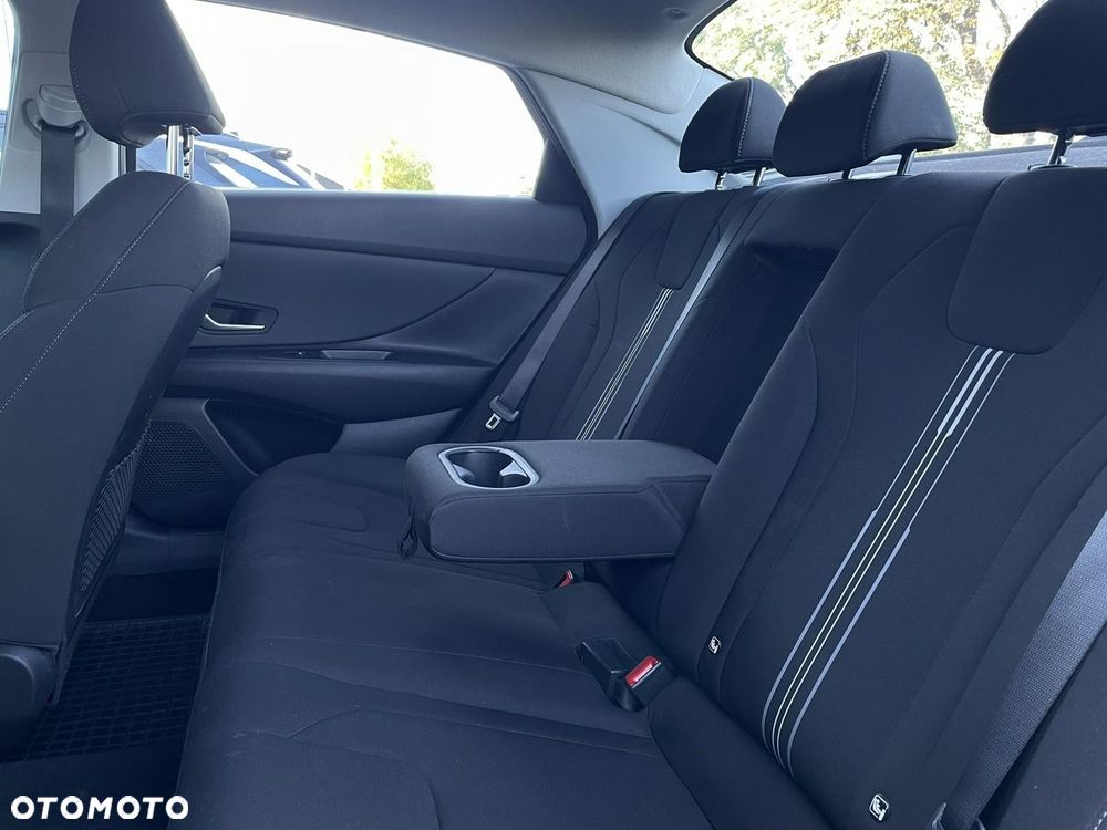 Hyundai Elantra - 18