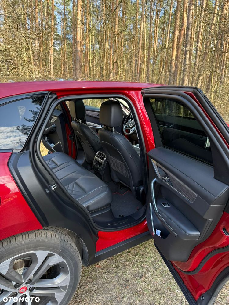 Jaguar F-Pace P250 AWD S - 8