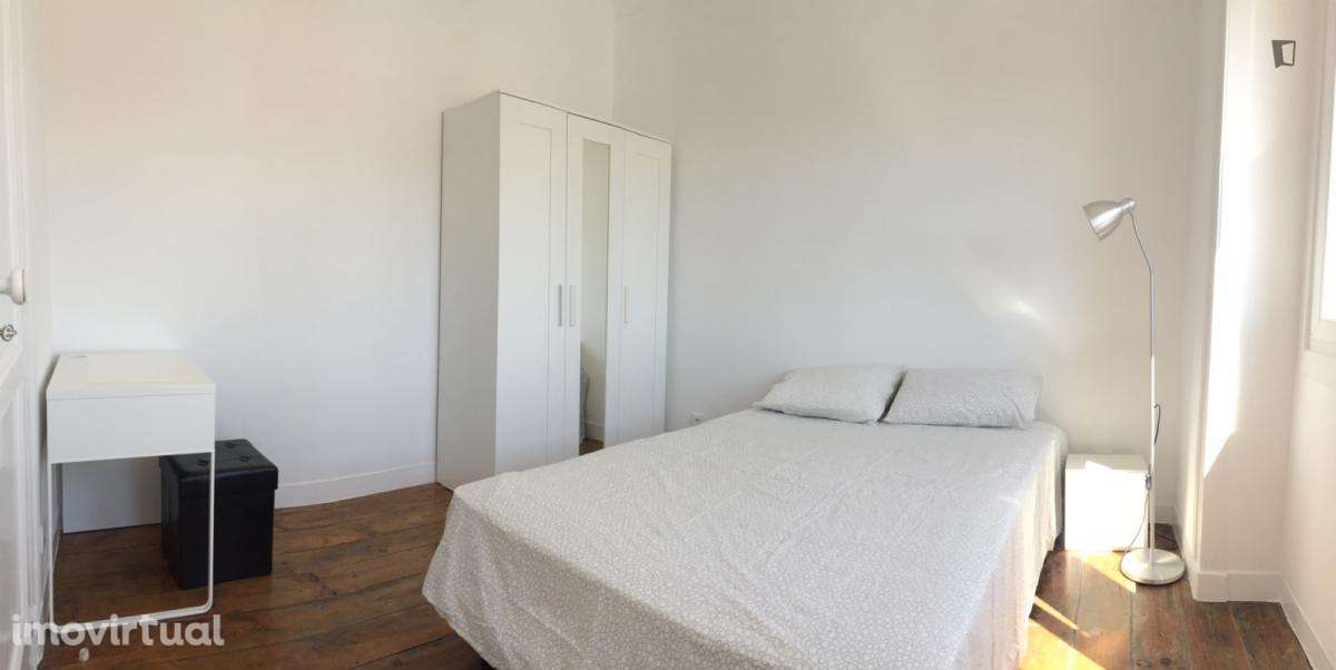 Quarto - localizado em Intendente Lisbon - Grande imagem: 2/9
