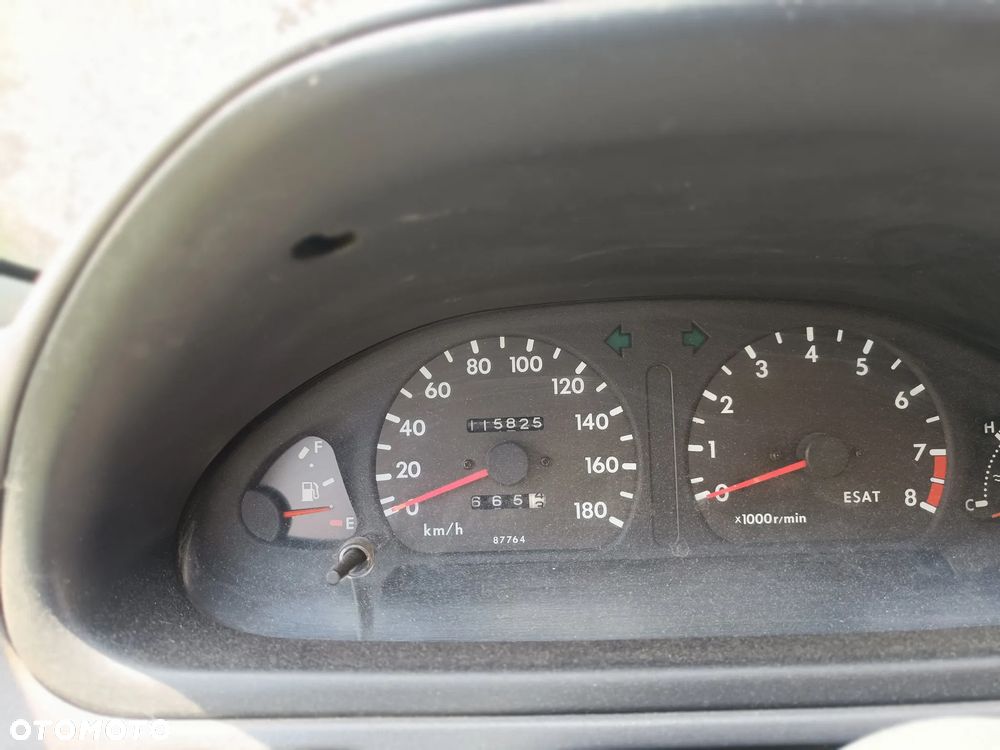 Daihatsu Charade - 4