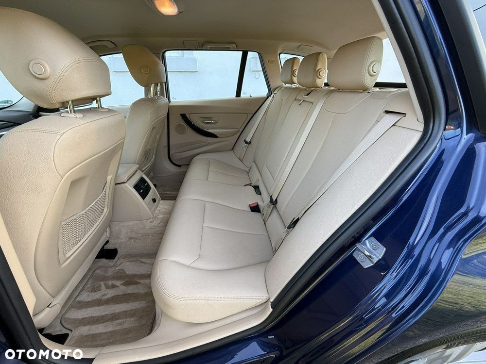 BMW Seria 3 320i Luxury Line - 7