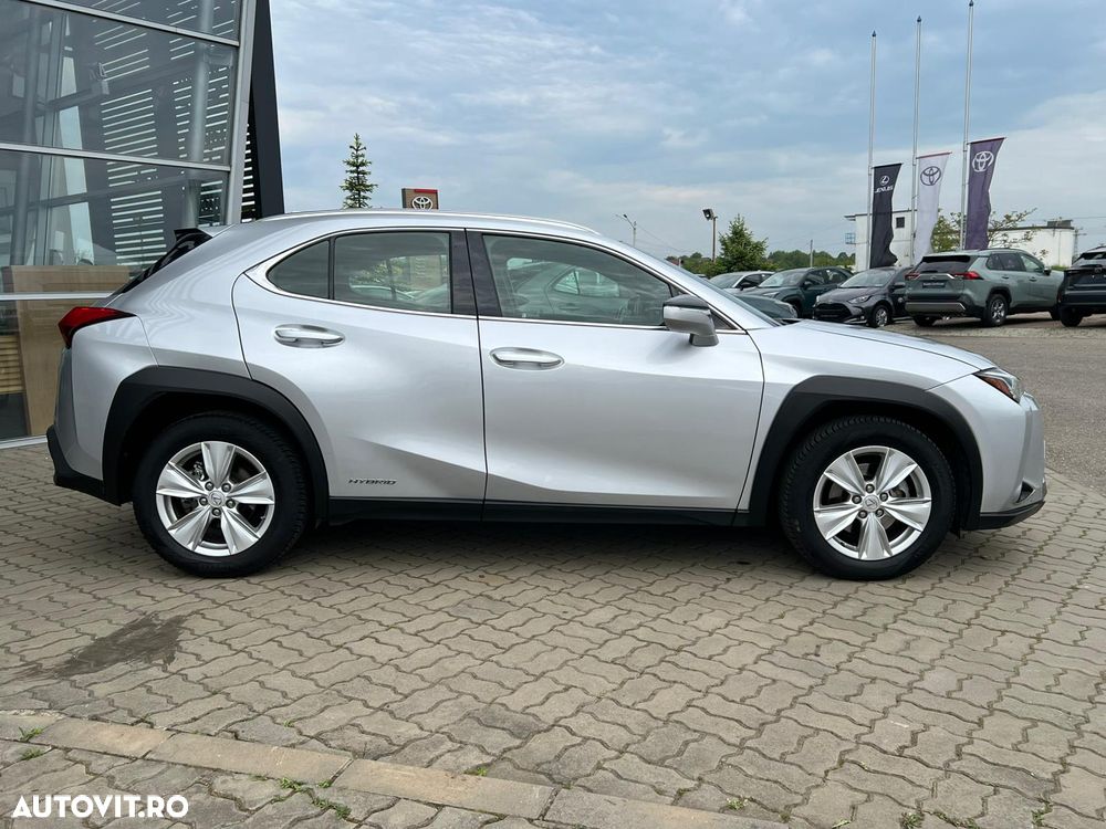 Lexus UX 250h Business Edition - 3