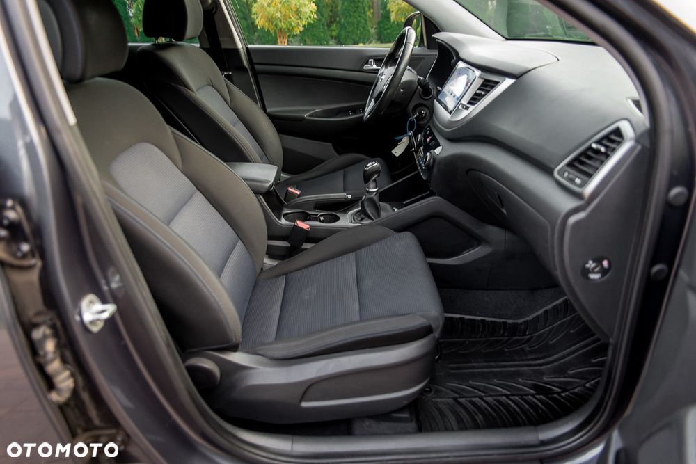 Hyundai Tucson 1.6 GDI BlueDrive Style 2WD - 24